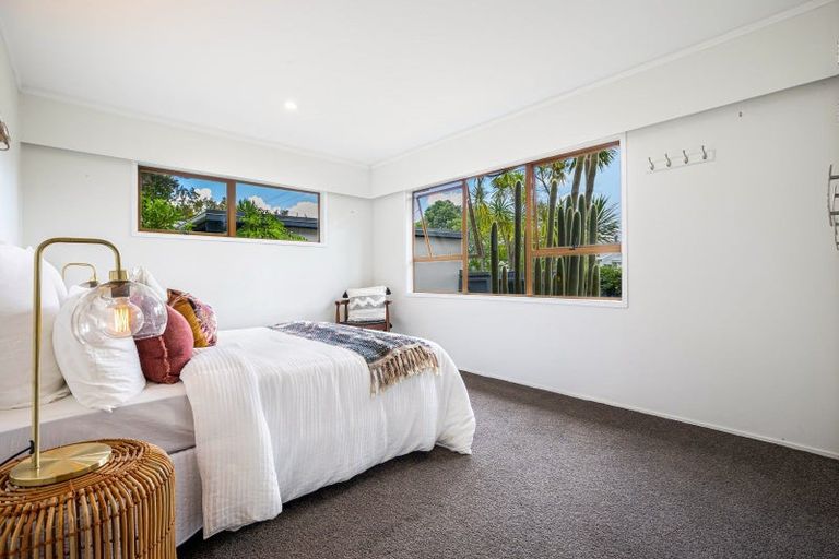 Photo of property in 27 Ferry Parade, Herald Island, Auckland, 0618