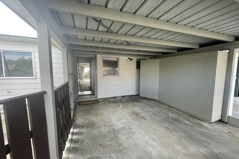 Photo of property in 65a Horokiwi Road West, Newlands, Wellington, 6037