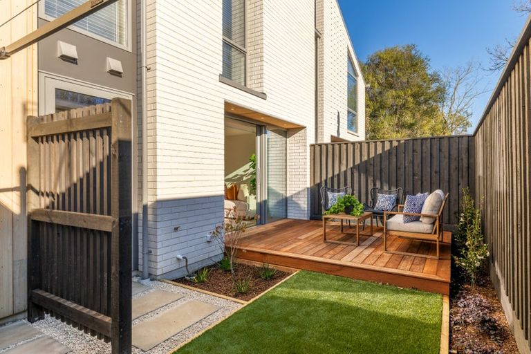 Photo of property in 2/979 Colombo Street, St Albans, Christchurch, 8014