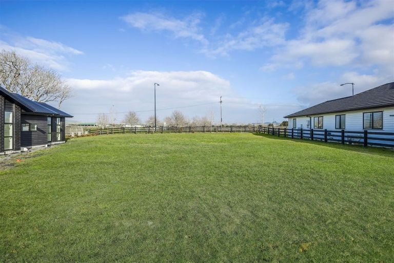 Photo of property in 3 Munro Oak Lane, Clevedon, 2582