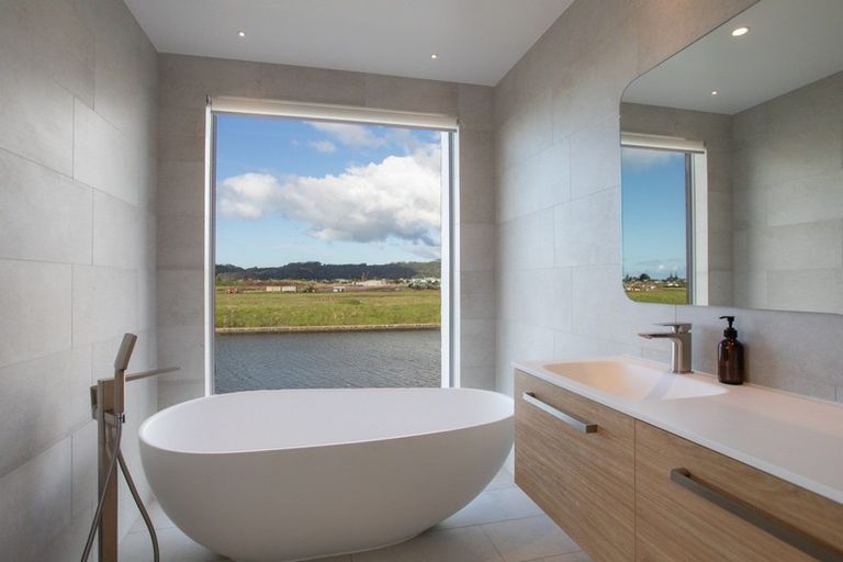 Photo of property in 16 Ngaroma Crescent, Whitianga, 3510