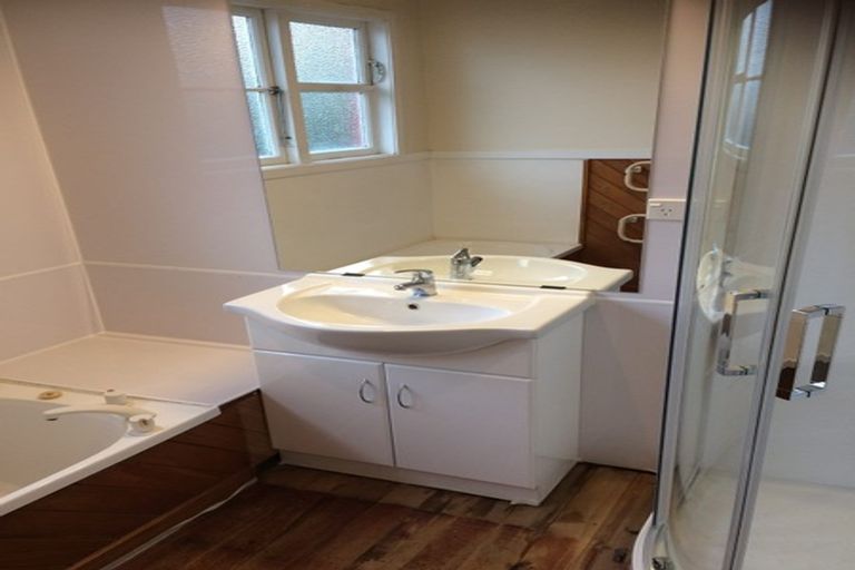 Photo of property in 28 Winters Road, Redwood, Christchurch, 8051