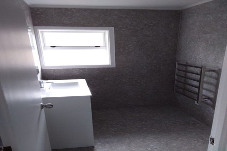 Photo of property in 2 Laureston Avenue, Papatoetoe, Auckland, 2025