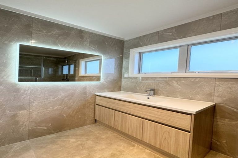 Photo of property in 25 Aberdeen Road, Castor Bay, Auckland, 0620