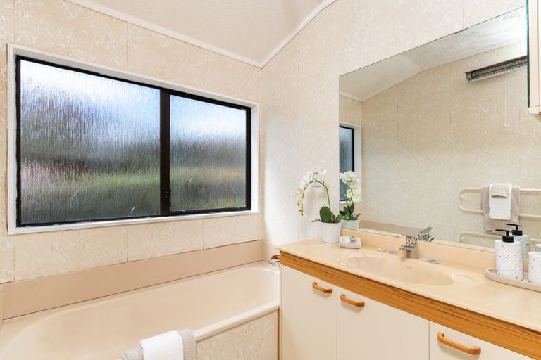 Photo of property in 46 Burbank Crescent, Churton Park, Wellington, 6037