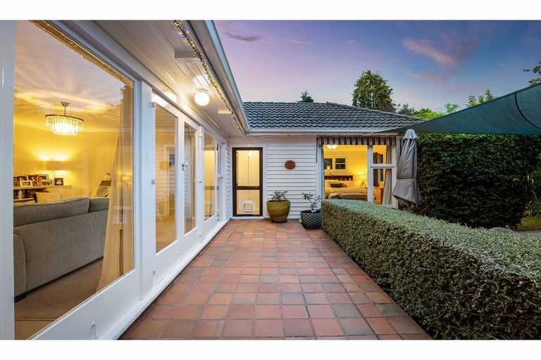 Photo of property in 19 Joyce Crescent, Ilam, Christchurch, 8041