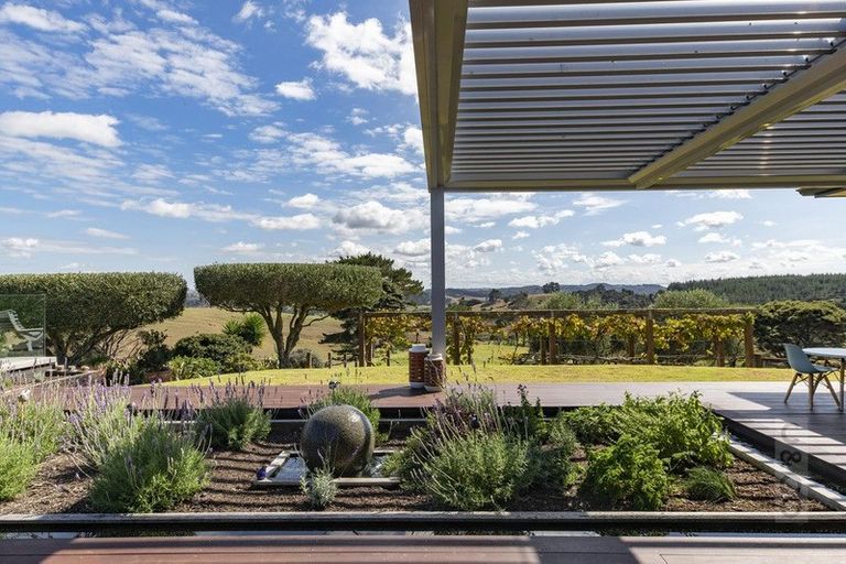 Photo of property in 849 Old North Road, Waimauku, 0882