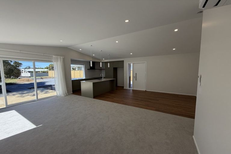 Photo of property in 52 Wairau Road, Oakura, 4314