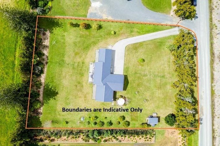 Photo of property in 25 Johnson Point Road, Waipu, 0582