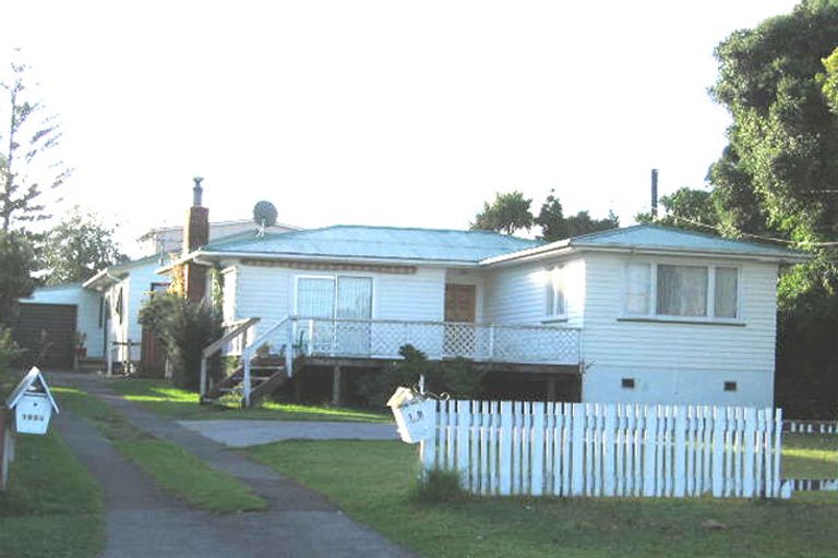 Photo of property in 1/108 Hepburn Road, Glendene, Auckland, 0602