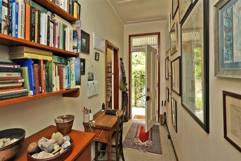 Photo of property in 8 Priestley Road, Bluff Hill, Napier, 4110