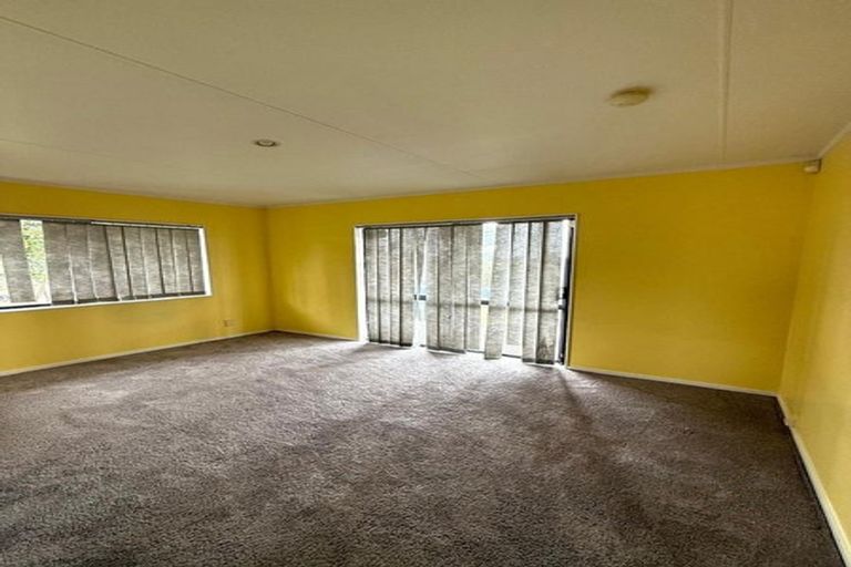 Photo of property in 32 Wai Iti Place, Clendon Park, Auckland, 2103