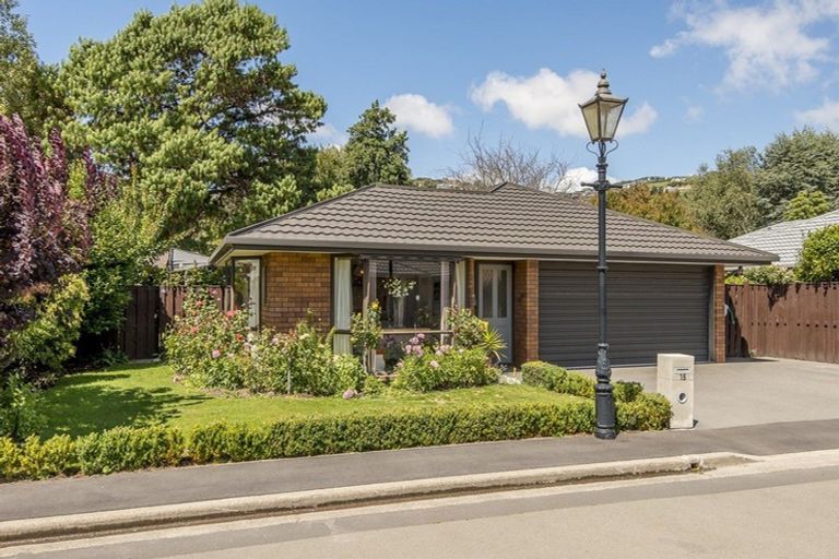 Photo of property in 15 Castle Way, Beckenham, Christchurch, 8023