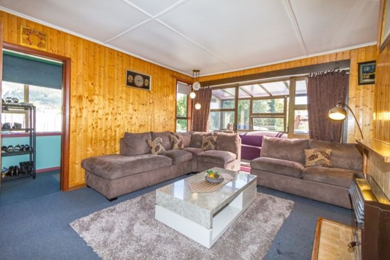 Photo of property in 92 Tremewan Street, Tawa, Wellington, 5028