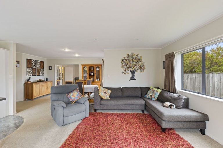 Photo of property in 64 Branch Road, Highlands Park, New Plymouth, 4312