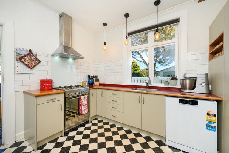 Photo of property in 90 Limbrick Street, Terrace End, Palmerston North, 4410