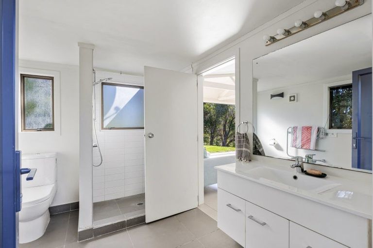 Photo of property in 11 Ngarewa Drive, Mahurangi West, Warkworth, 0983