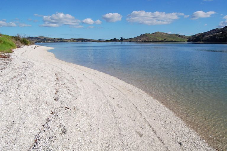 Photo of property in 18a Salt River View Road, Kaiwaka, 0573