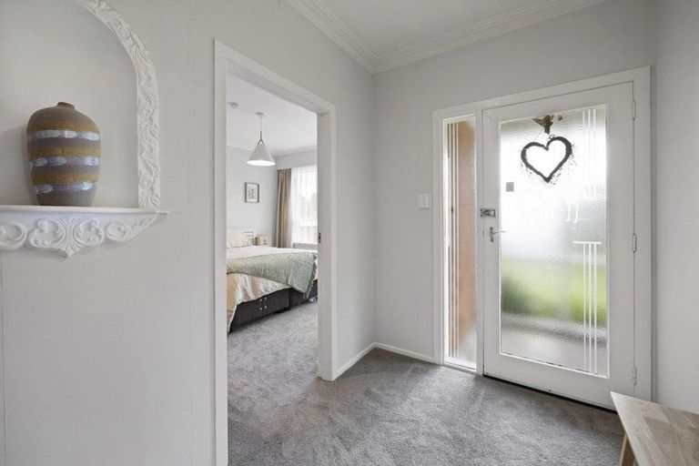 Photo of property in 2 Hood Place, Spotswood, New Plymouth, 4310