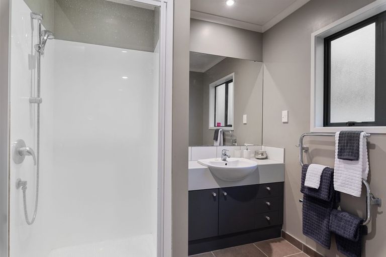 Photo of property in 41 Sonoma Crescent, Oteha, Auckland, 0632