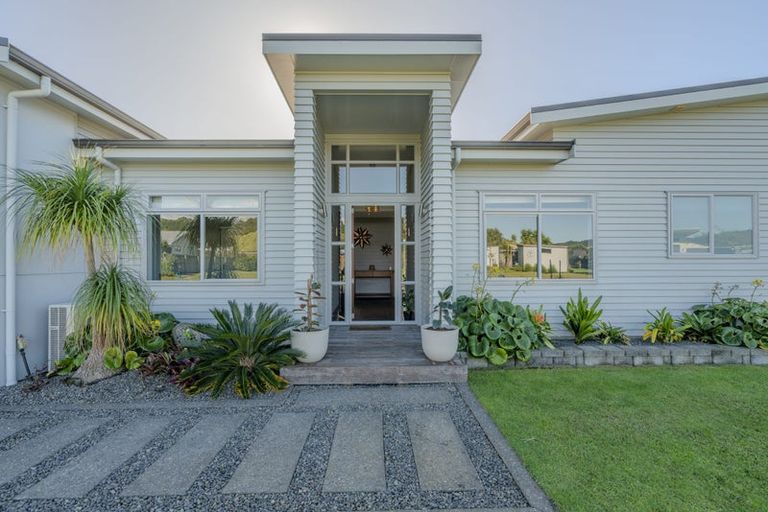 Photo of property in 4 Hawk Hill Crescent, Cooks Beach, Whitianga, 3591