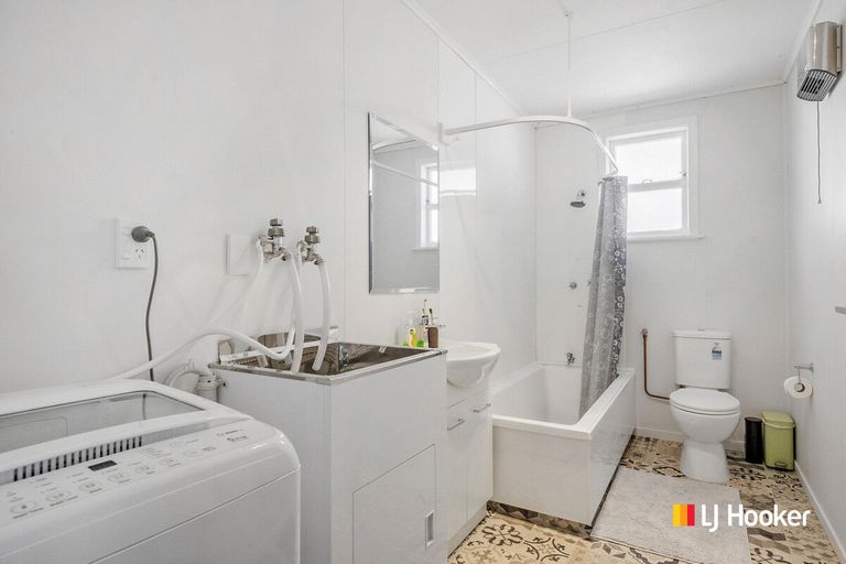 Photo of property in 23 Royal Crescent, Saint Kilda, Dunedin, 9012