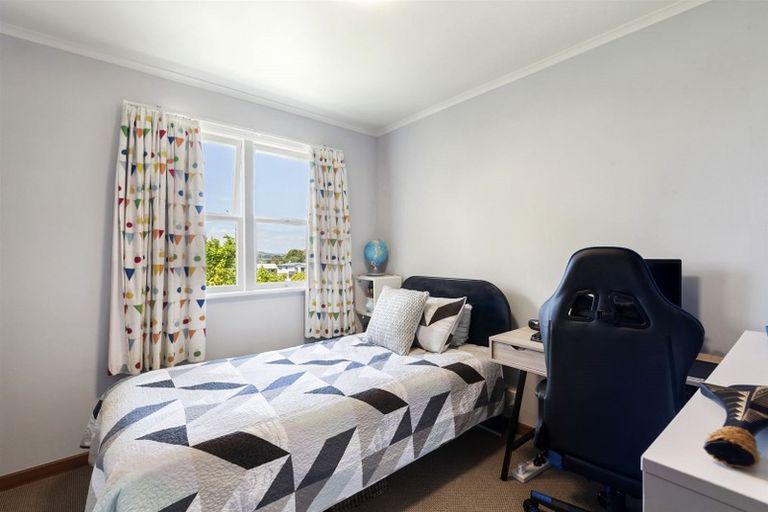 Photo of property in 1/63 Gladstone Road, Northcote, Auckland, 0627