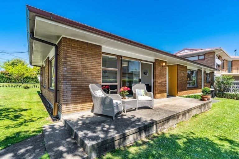 Photo of property in 2/39 Francis Street, Hauraki, Auckland, 0622