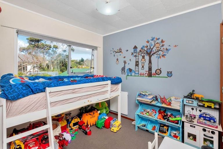 Photo of property in 8 Charnley Grove, Glenfield, Auckland, 0629