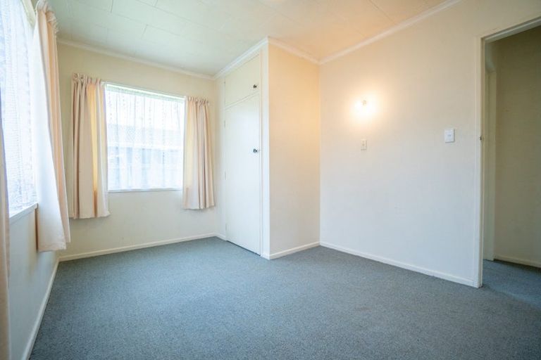 Photo of property in 3 Seddon Street, Takaro, Palmerston North, 4412