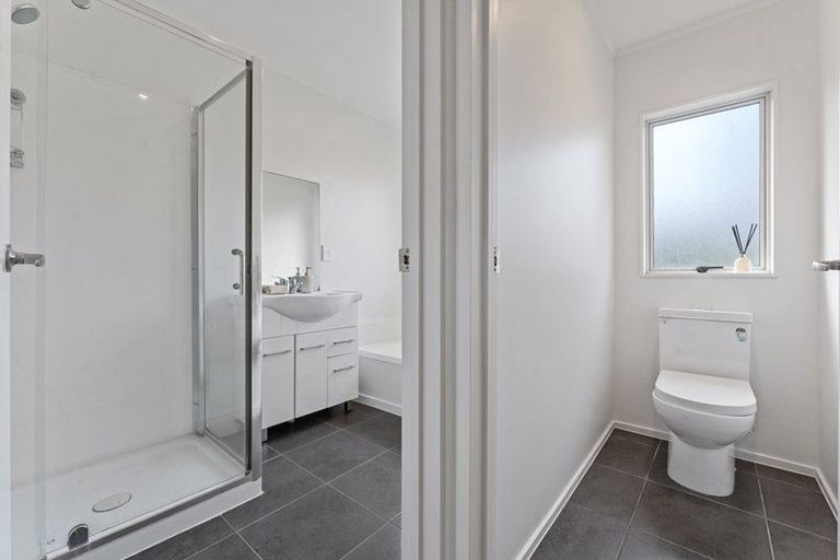 Photo of property in 2/142 Archers Road, Glenfield, Auckland, 0629