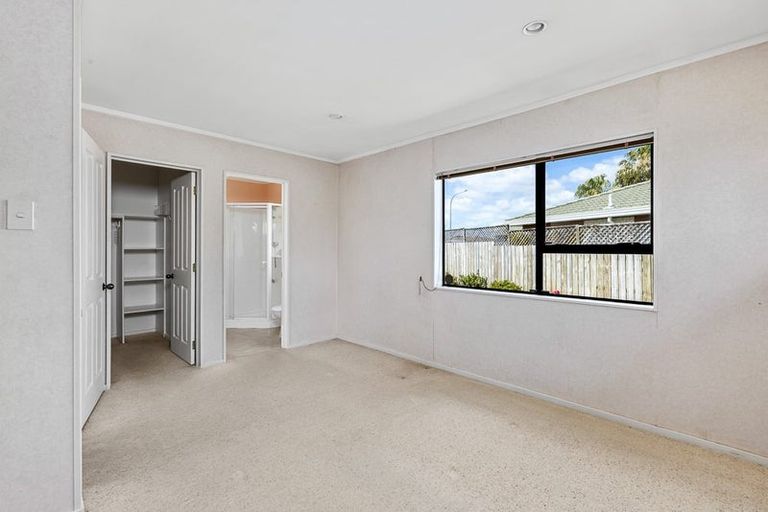 Photo of property in 19 Sturges Road, Henderson, Auckland, 0612