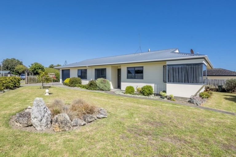 Photo of property in 29 Karaka Street, Otaki Beach, Otaki, 5512