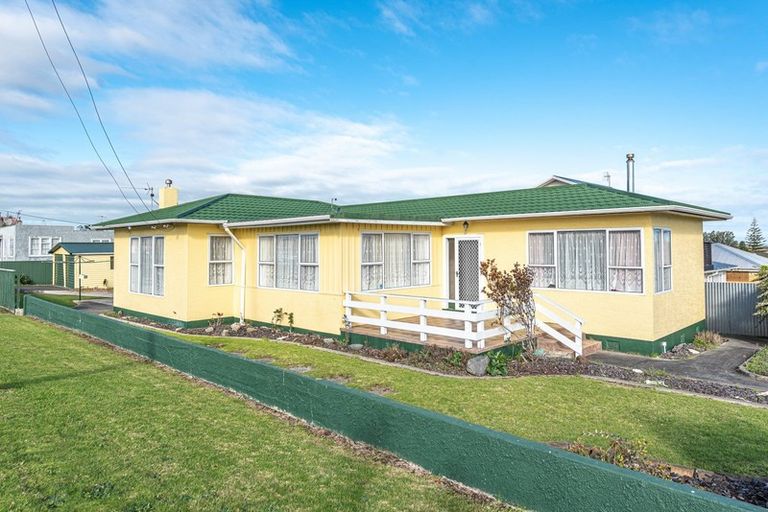 Photo of property in 30 Miro Street, Castlecliff, Whanganui, 4501