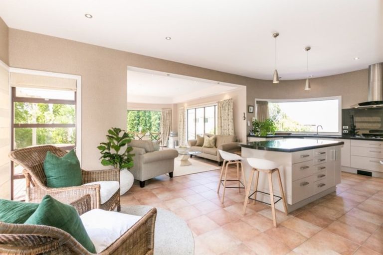 Photo of property in 5 Gladstone Road, Bluff Hill, Napier, 4110