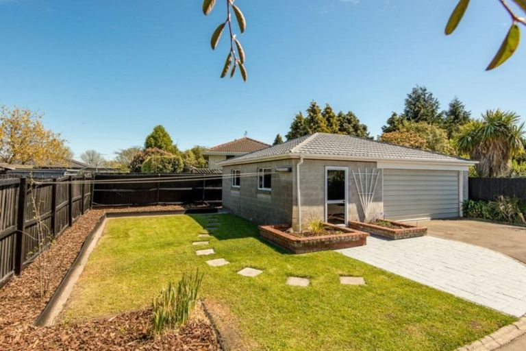 Photo of property in 8 Clipper Place, Redwood, Christchurch, 8051