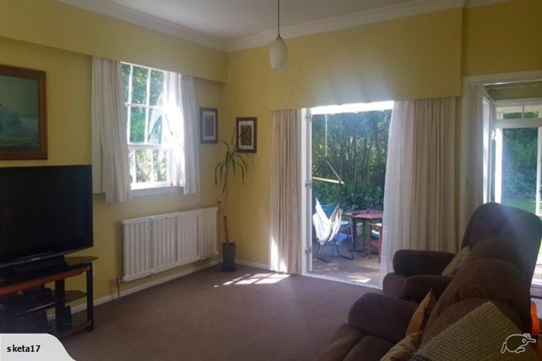 Photo of property in 43 Fendalton Crescent, Pinehaven, Upper Hutt, 5019