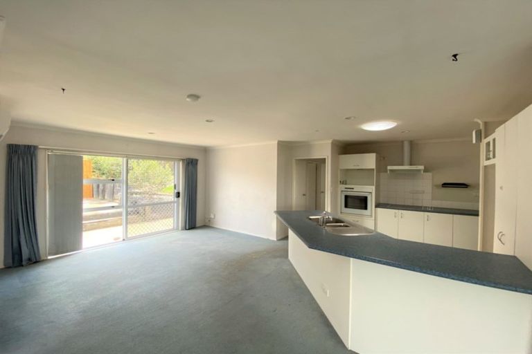 Photo of property in 8 Van Dyke Place, West Harbour, Auckland, 0618