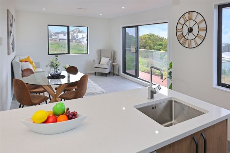 Photo of property in 85d Lake Panorama Drive, Henderson Valley, Auckland, 0614