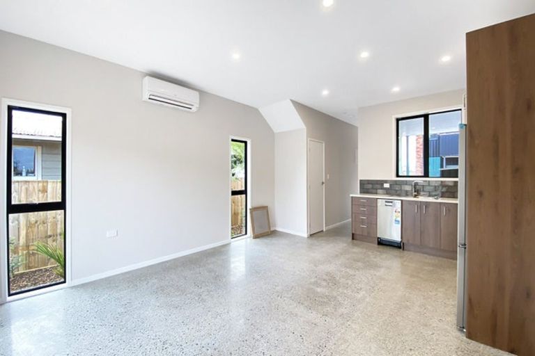 Photo of property in 8 Whakarato Way, Takanini, 2112