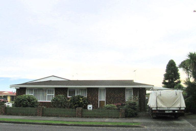 Photo of property in 1 Matai Street, Waikanae, 5036