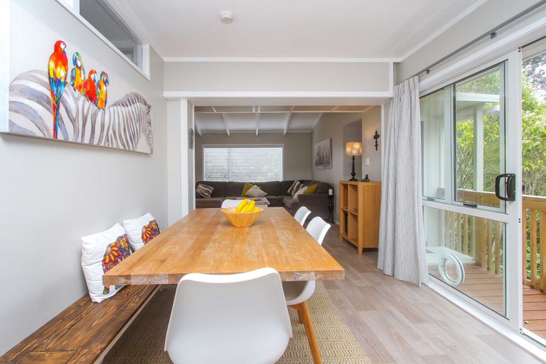 Photo of property in 2/39a Hebron Road, Waiake, Auckland, 0630