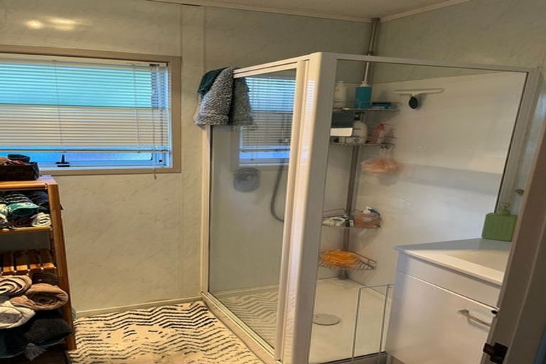 Photo of property in 22 Merida Place, Unsworth Heights, Auckland, 0632