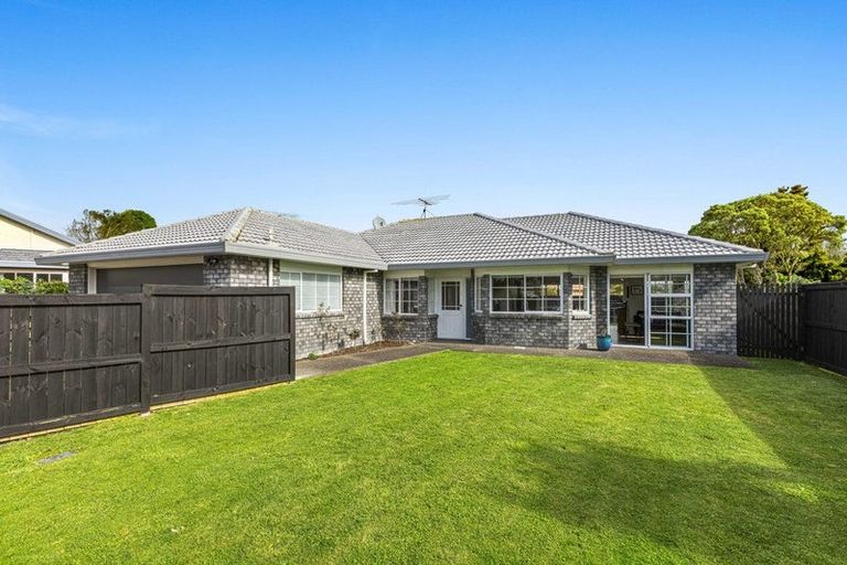 Photo of property in 33 Maygrove Drive, Orewa, 0931
