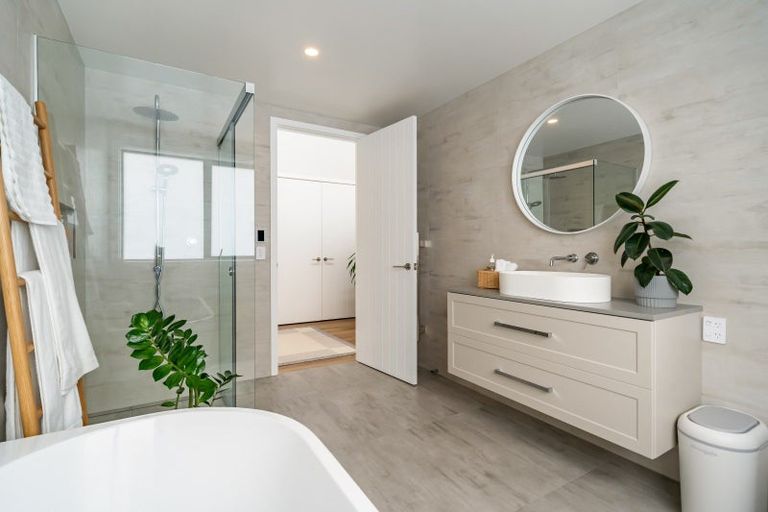 Photo of property in 8 Ramarama Lane, Crofton Downs, Wellington, 6035