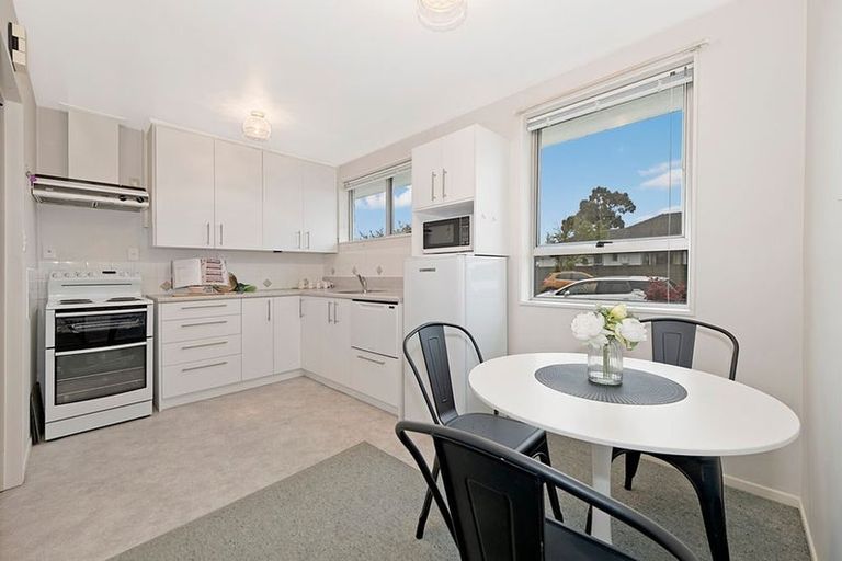 Photo of property in 2/10 Nyoli Street, Northcote, Christchurch, 8052