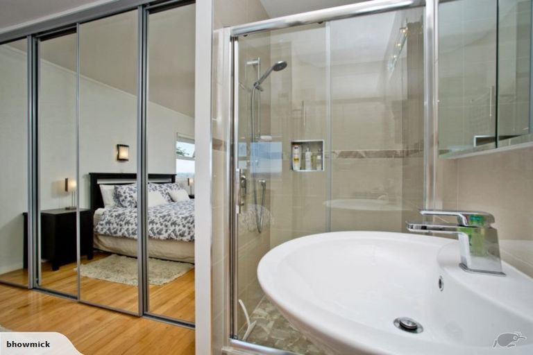 Photo of property in 41 Sea Vista Avenue, Beach Haven, Auckland, 0626