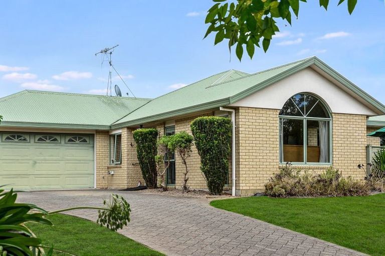 Photo of property in 2 Dingwall Court, Rototuna, Hamilton, 3210