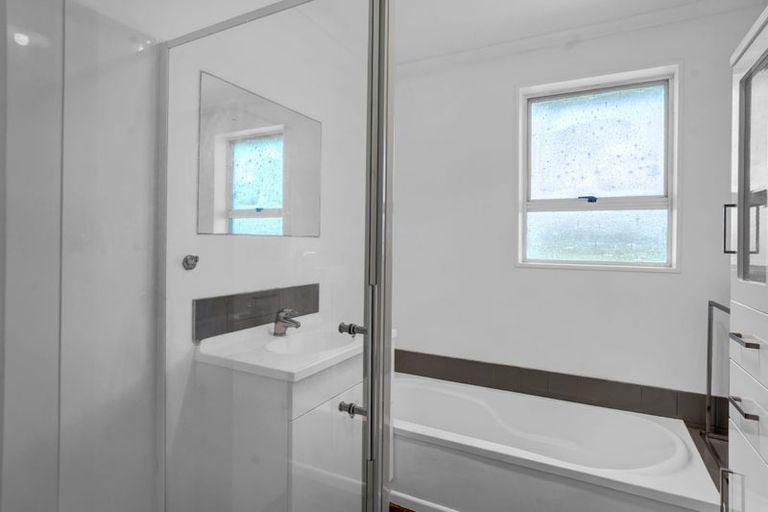 Photo of property in 11 Warkworth Grove, Bell Block, New Plymouth, 4312