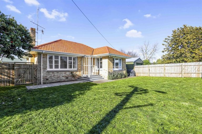 Photo of property in 2 Old Farm Road, Hamilton East, Hamilton, 3216